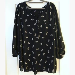 Pin tuck pleat back 3/4 sleeve black blouse